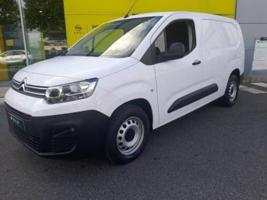 Voir le détail de l'offre de cette CITROEN Berlingo Van XL 950kg BlueHDi 100 S&S Club BVM5 de 2021 en vente à partir de 245.54 €  / mois