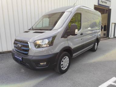 Voir le détail de l'offre de cette FORD Transit 2T Fg PE 350 L2H2 135 kW Batterie 75/68 kWh Trend Business de 2023 en vente à partir de 348 €  / mois