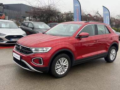 Voir le détail de l'offre de cette VOLKSWAGEN T-Roc 1.0 TSI 110ch Life de 2023 en vente à partir de 211.19 €  / mois