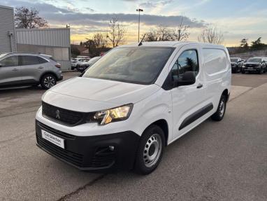Voir le détail de l'offre de cette PEUGEOT Partner Long 950kg BlueHDi 100ch S&S Premium de 2022 en vente à partir de 13 999 € 